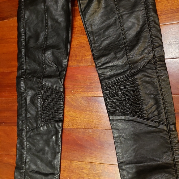 Blank NYC faux leather girls pants - Picture 3 of 12